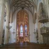 L'interno della chiesa Stadtpfarrkirche, che conserva una particolarit�...

